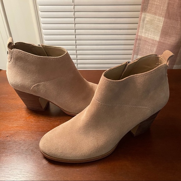 Ivanka Trump Thelma Tan Suede Ankle Boots Size 10 - Picture 7 of 16